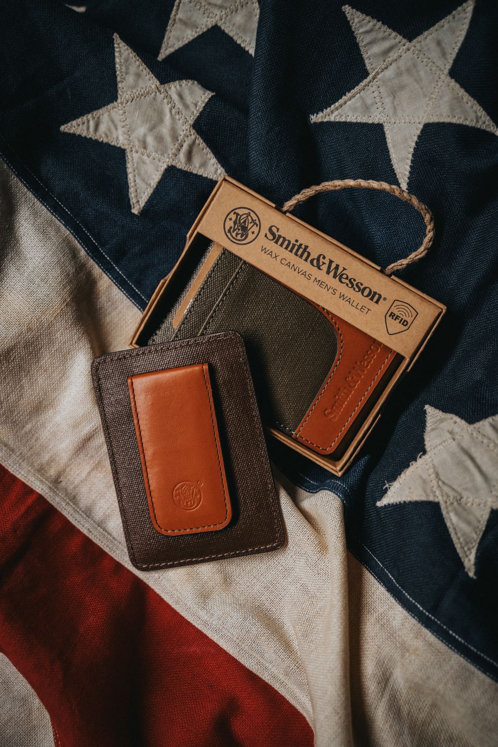 Smith & Wesson Wax Canvas Men's Wallet with Money Clip – Nine Line