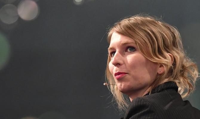 Chelsea Manning compares herself to Trump in new petition for release