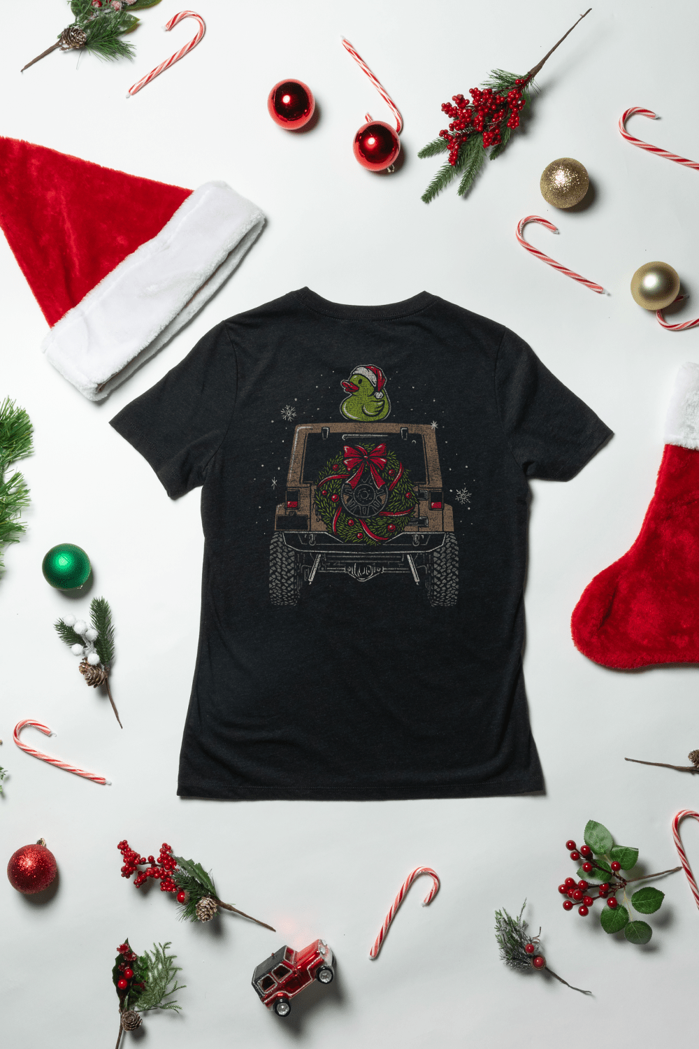 Duck Wreath - Women's T-Shirt