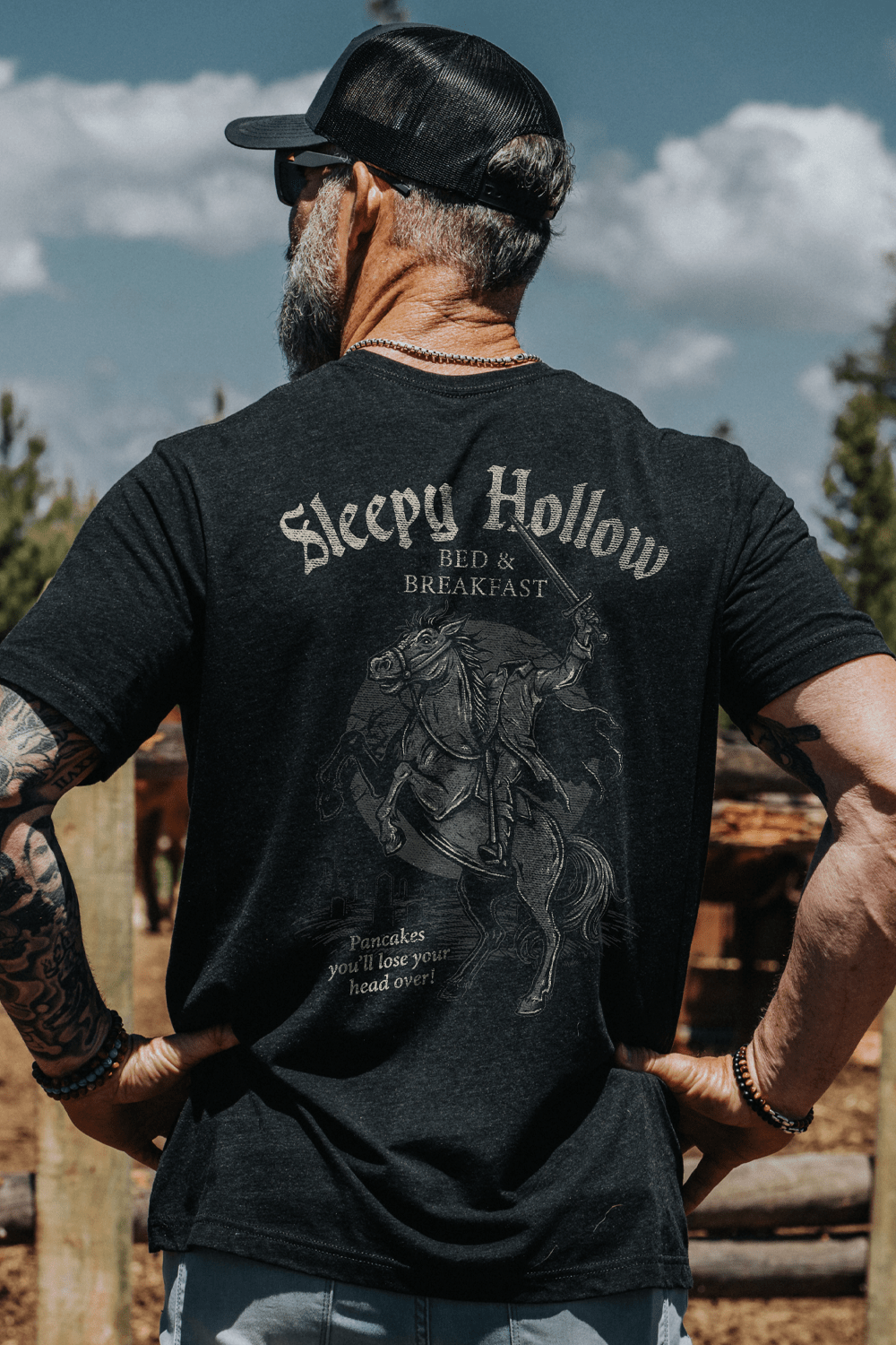 Headless Hollow B&B - T-Shirt